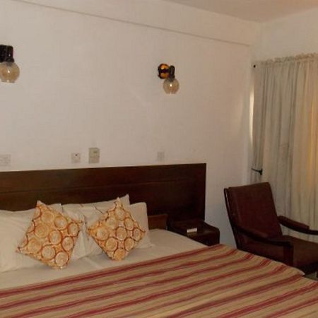 Whispering Palms Resort Magbon Buitenkant foto