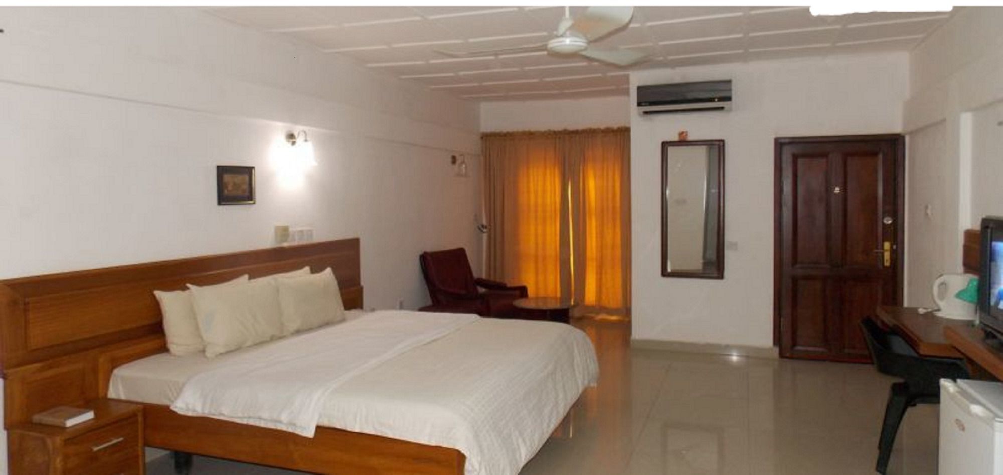 Whispering Palms Resort Magbon Buitenkant foto
